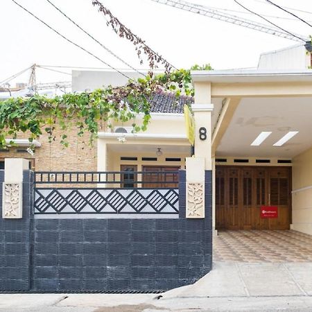 Отель Reddoorz Syariah Near Grand Kota Bintang Бекаси Экстерьер фото